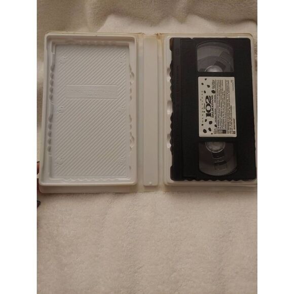 Disney 102 Dalmatians (2001, VHS) - Picture 6 of 9